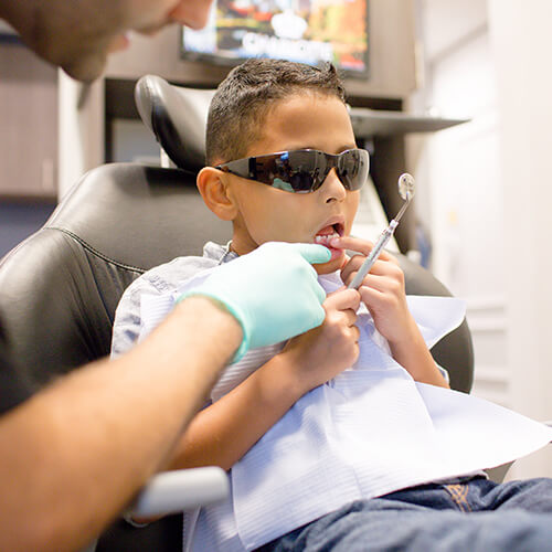 Image of your dentist in CITY using modern technology 