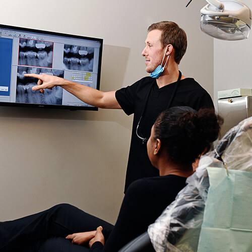 Image of your dentist in CITY using modern technology 